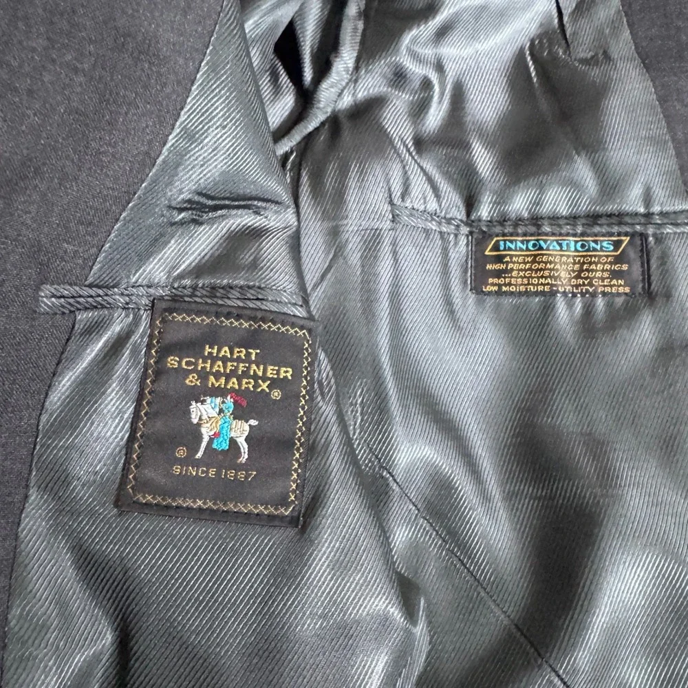 Hart Schaffner & Marx Suit Mens 42S W34 Charcoal Grey Solid Two Button Wool